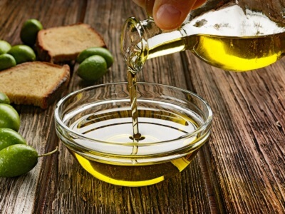 El aceite de oliva registra una subida del 45% en los grandes supermercados