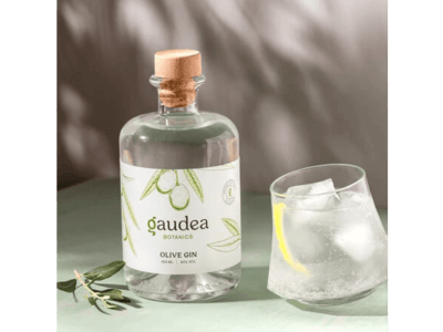 Gaudea presenta Gaudea Botanics, su nueva ginebra elaborada con aceitunas