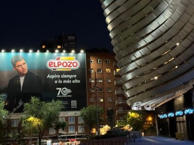 ElPozo celebra ser la marca más elegida en los hogares con una gran lona en el centro de Madrid