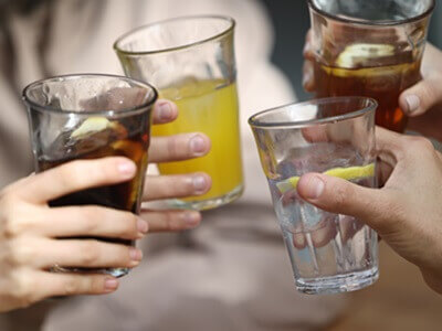 Variedad, hostelería y turismo impulsan las bebidas refrescantes en verano